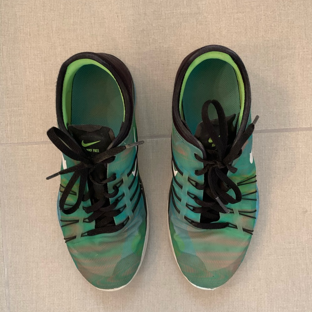 Nike tennis shoes